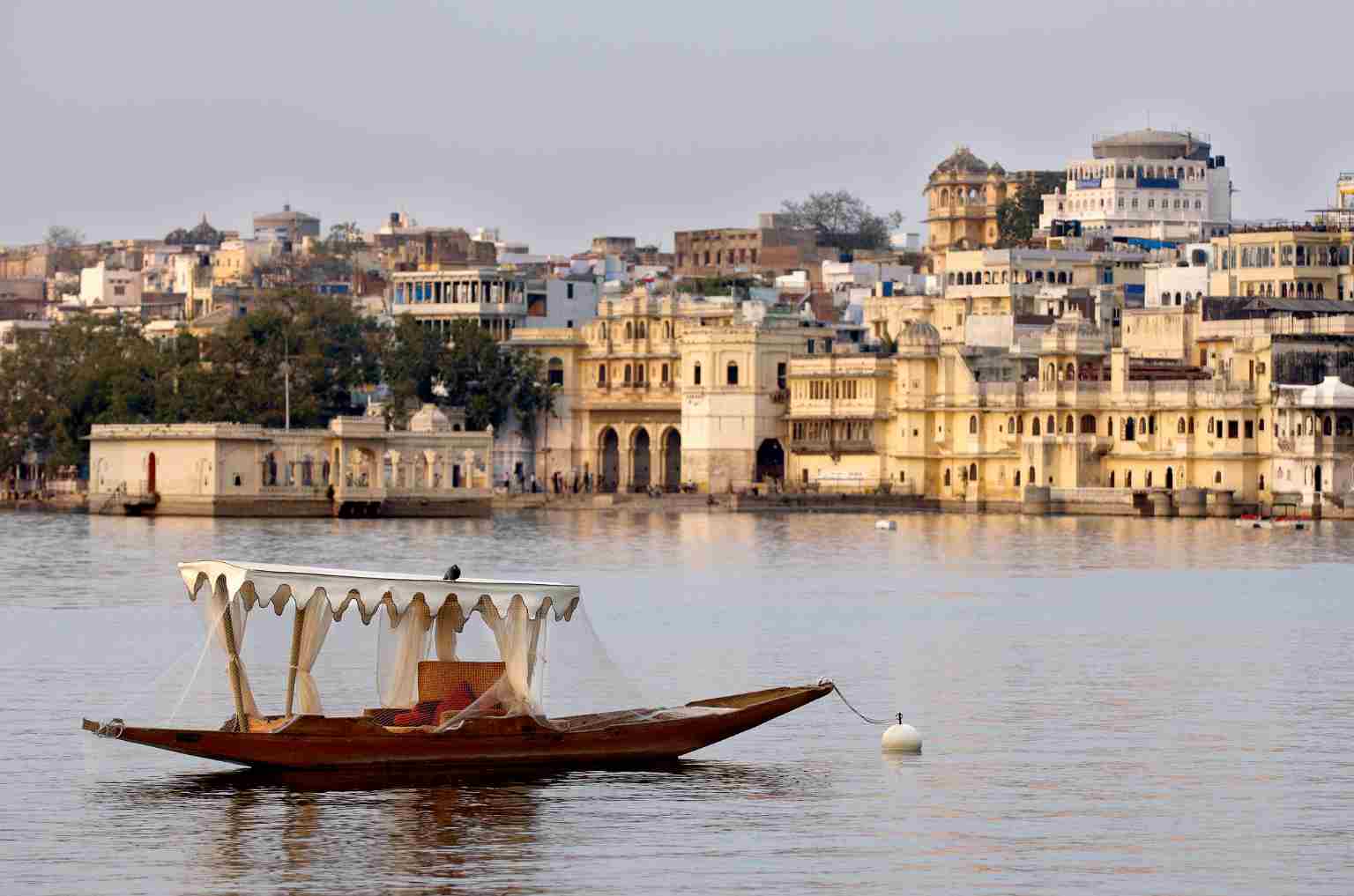 Enjoy The Magnificence Of Lake Pichola