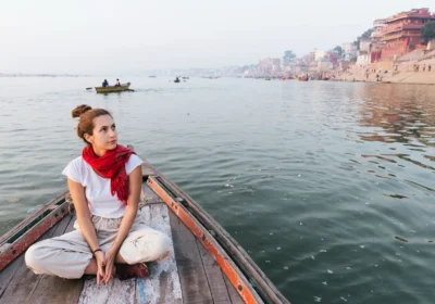 solo female traveler discovering India culture safely