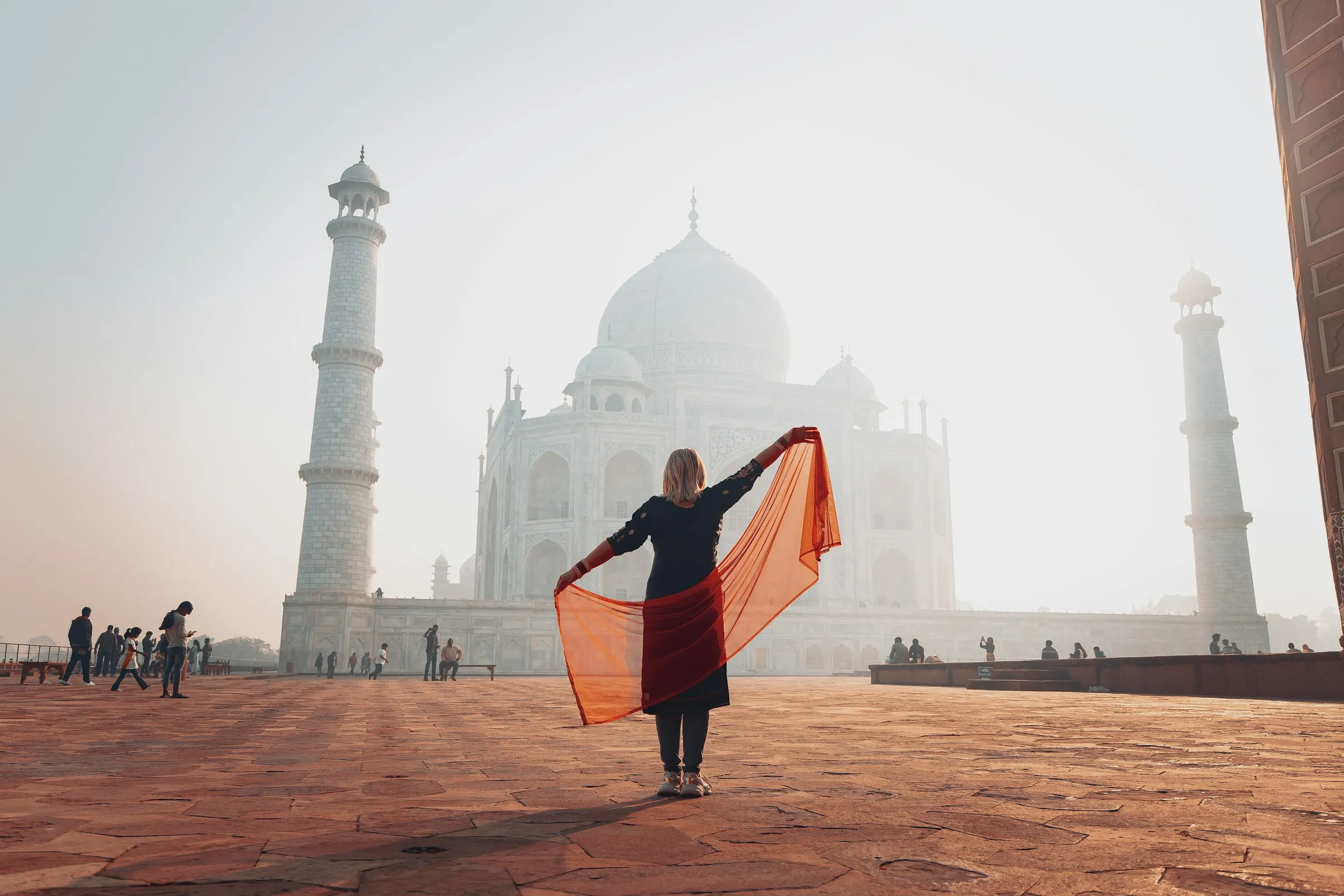 solo female traveler visiting Taj Mahal